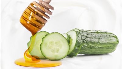 الخيار والعسل بديل طبيعي لـ«لوشن» ترطيب وتنظيف البشرة