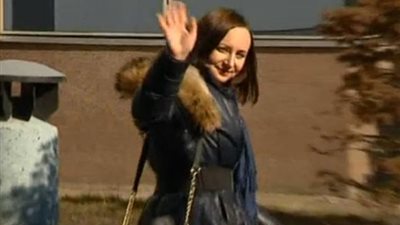 بالصور.. فضيحة جنسية تهز مكانة رئيس الوزراء الروسي السابق