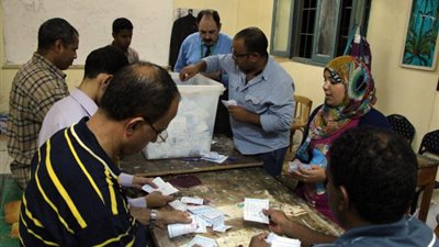 1029 للسيسي و42 لحمدين بلجنة 