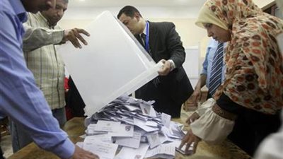 946 صوتًا للسيسي مقابل 4 لحمدين في لجنة الشهداء بسوهاج