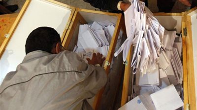 السيسي يحصل على 374 صوتا مقابل 16 لصباحي بجمصة