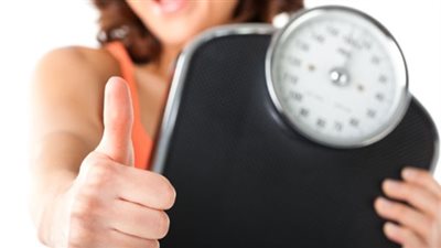 «خبيرة تغذية»: الأطباق الصغيرة والماء تساعد على إنقاص الوزن