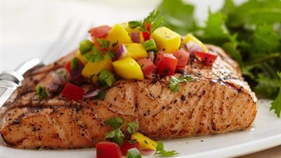 قوارب الأفوكادو بالسبانخ والسلمون المدخن من منال العالم