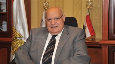 موظف بالسكة الحديد يطلب مقابلة 