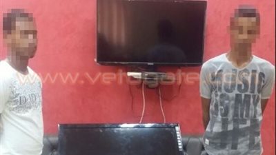 بالصورة.. ضبط شخصين متهمين بسرقة مكتب استثمار عقاري بالغردقة