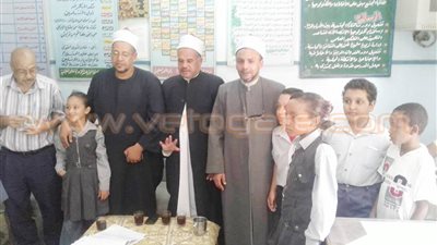 بالصور.. «أوقاف قنا» توزع «شنط» وملابس على التلاميذ الأكثر احتياجًا