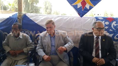 بالصور.. محافظ الإسماعيلية والمستشار العسكري في جنازة شهيد كمين زغدان