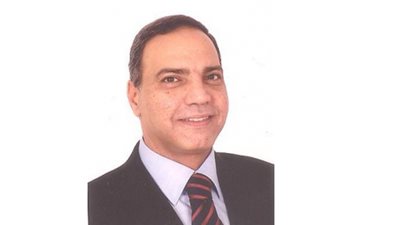 رئيس شركة مصر للطيران في أول تصريحاته بعد اختطاف الطائرة: كنا على قدر المسئولية في إدارة الأزمة.. إشادة عالمية بتعامل طاقمها.. تدريب العاملين على أعلى مستوى.. واستكمال الخطة الاستراتيجية للتطوير