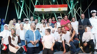 بالصور.. النمنم يشارك أصحاب الإعاقات معاناتهم في «ورد وياسمين»