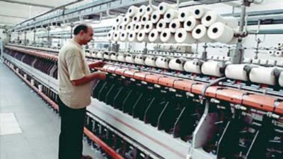 عبد المجيد شكر: طرح شركات قطاع الأعمال بالبورصة لن يشمل الغزل والنسيج