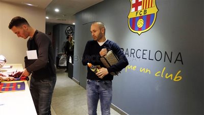 بالصور.. نجوم برشلونة يصلون «كامب نو» استعدادا للكلاسيكو