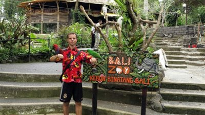 بالصور.. تمساح يأكل سائح في إندونيسيا