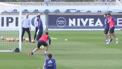 بالفيديو.. ريـال مدريد يخوض تدريباته استعدادا لمباراة لاس بالماس