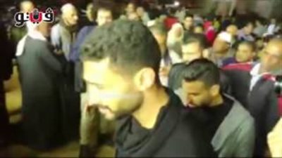 بالفيديو.. متعب وفتحي وزكريا وعادل في عزاء والد «تريكة»