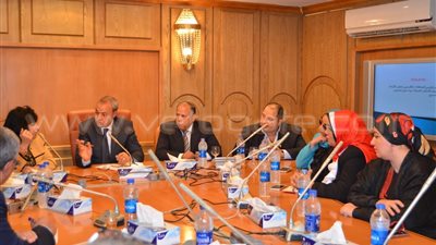 بالصور.. محافظ قنا يلتقي وفد اتحاد المستثمرات العرب