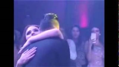 بالفيديو.. فرحة جنونية لعروس السولية  فاجأها بإحضار مطربها المفضل