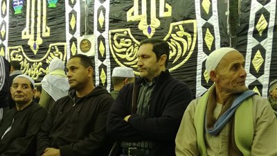 بالفيديو والصور.. علاء مبارك في عزاء والد أبو تريكة