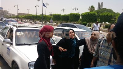 لليوم الثاني.. تجمهر سكان «عشش الصفيح» أمام ديوان محافظة السويس