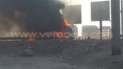 بالفيديو والصور.. احتراق سيارة مواد غذائية بطريق بنها
