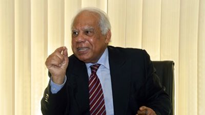 «الببلاوى» يضع روشتة علاج للأزمة الاقتصادية