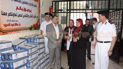 بالصور.. توزيع كراتين غذائية على نزلاء دار الأيتام والمسنين في بورسعيد