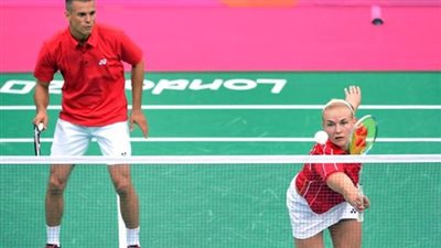 الريشة الطائرة يرشح 