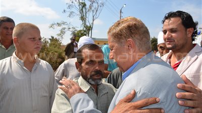 محافظ الإسماعيلية يقدم واجب العزاء لأسرة شهيد كمين زغدان