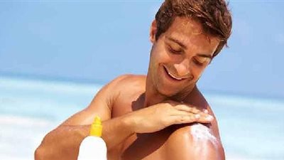 دراسة: واقى الشمس يقلل فرص الإنجاب عند الذكور