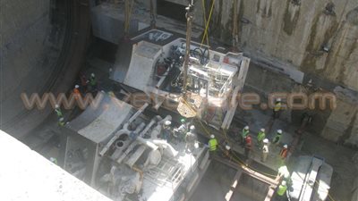 بالصور.. تركيب القطعة الثانية لماكينة أنفاق الإسماعيلية