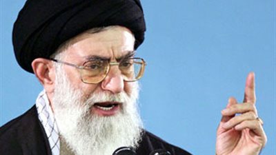 «خامنئي» يحث على الشفافية في الانتخابات ويرفض التدخل الأجنبي