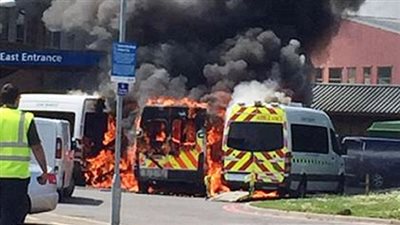 بالصور.. حريق 3 سيارات إسعاف في «بريطانيا»