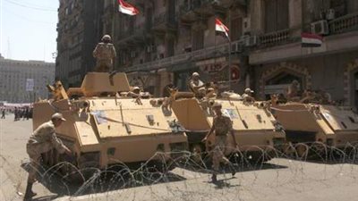 قوات الجيش تضبط عنصرين مشتبه بهما أمام 