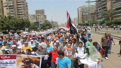 وقفة رمزية لبلطجية الإخوان الإرهابيين أمام 