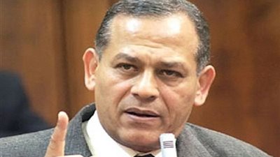 السادات يهاجم الحكومة بسبب قوانين التعذيب والتظاهر