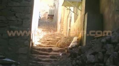 بالصور.. شارع «السيل» بأسوان يتحول لـ«بؤرة عشوائية»