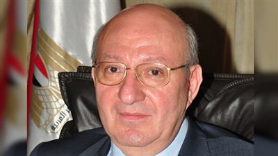 بالفيديو.. أحد العالقين بميناء ضبا السعودي: «السفير المصري قافل تليفونه»