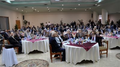 بالصور.. محافظ البحيرة يشيد بدور القطاع الخاص في المشروعات