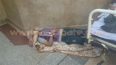 بالفيديو والصور.. مرضى قصر العيني يشكون: «بنام على الأرض»