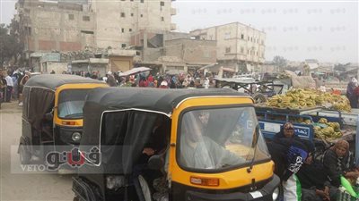 بالصور.. سوق الثلاثاء بالعامرية يتسبب في زحام مروري بالطريق الصحراوي