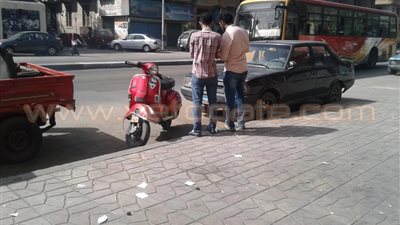 بالصور.. طلاب الثانوية العامة يجهزون «البرشام» قبل دخول الامتحان