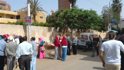 بالصور.. لحظات المراجعة الأخيرة لطلاب الثانوية أمام لجان القليوبية