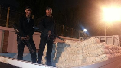 بالصور.. ضبط 4 أطنان سكر قبل احتكارها في عين شمس