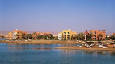 حلمى: نحتاج إلى قوانين تدعم الاستقرار