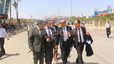 بالفيديو.. هشام جنينة يصل «جنايات القاهرة» لحضور أولى جلسات محاكمته