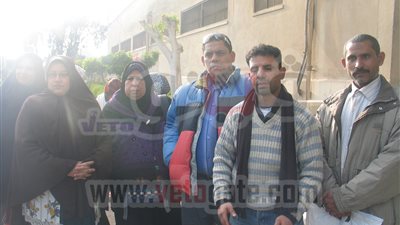 بالصور والفيديو.. عمال سجاد المحلة يواصلون اعتصامهم داخل المصنع