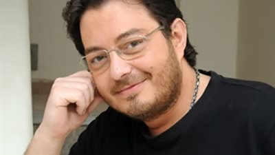 أحمد زاهر يهنئ السيسي من لبنان