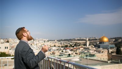 نائبان بالكنيست يطالبان نتنياهو بوقف العمل بقانون منع الأذان