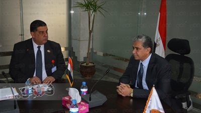 بالصور.. وزير البيئة يناقش حل مشكلات الجزيرة الخضراء بكفر الشيخ