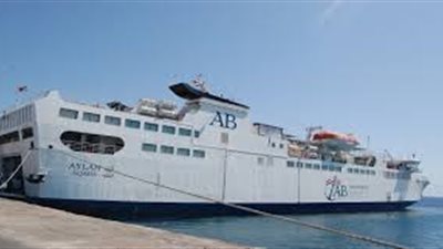 ميناء نويبع يستقبل العبارة آيلة على متنها 622 راكبا