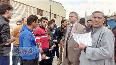 بالصور.. محمد سعفان يسلم 40 نازحا قبطيا من سيناء عملهم بالإسماعيلية